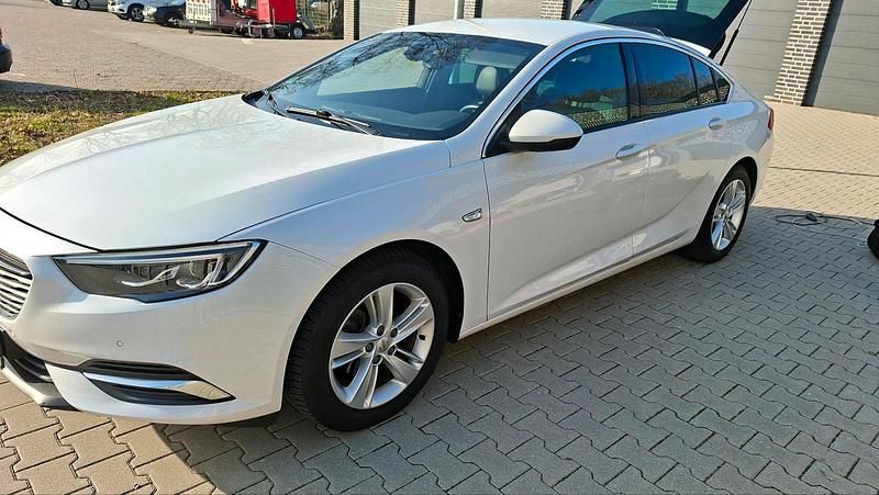 Gebraucht Opel Insignia Innovation 136 PS (100 kW) 2019 Weiß Limousine
