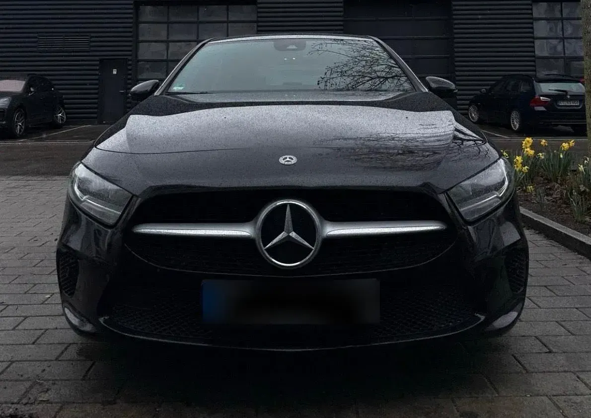 Gebraucht Mercedes A180 136 PS (100 kW) 2019 Schwarz Kleinwagen