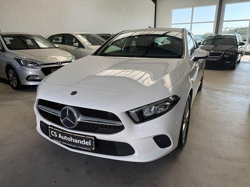 Weiß Gebraucht 2018 Mercedes A200 Progressive Limousine | 19.990 € (Fairer Preis) - Bild 1/4