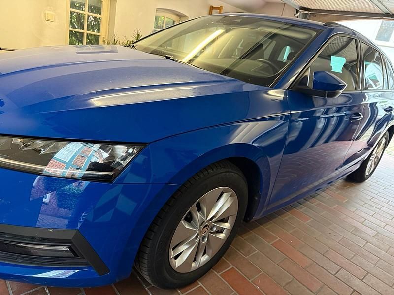 Blau Gebraucht 2021 Skoda Octavia Ambition Kombi | 16.250 € (Superpreis) - Bild 1/4