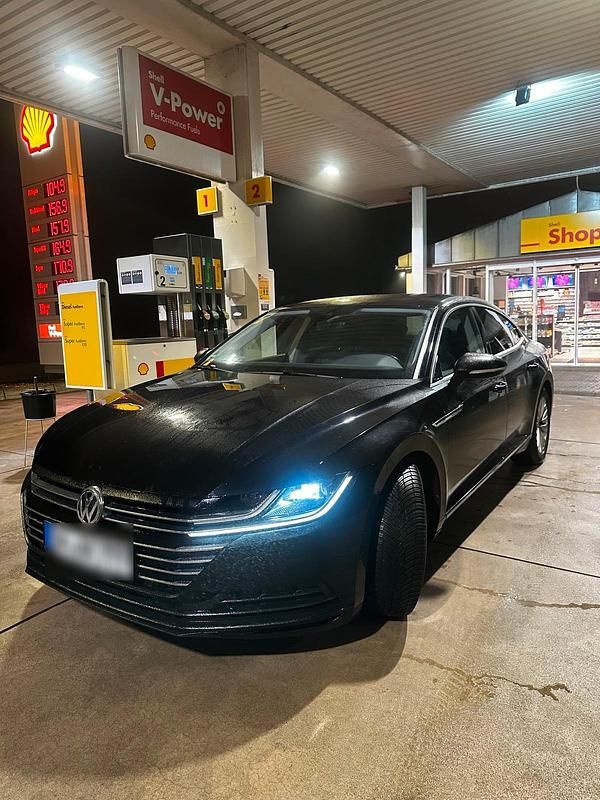 Gebraucht VW Arteon Basis 150 PS (110 kW) 2018 Schwarz Kleinwagen