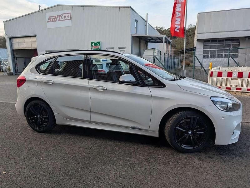 Gebraucht BMW 214 Active Tourer M Sport 150 PS (110 kW) 2017 Alpinweiss 3 Van / Kleinbus