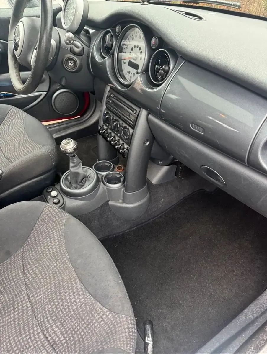 Używany Mini Cooper 90 KM (66 kW) 2005 Czerwony Hatchback