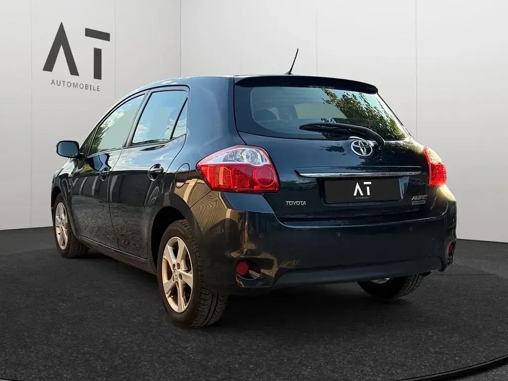 Gebraucht Toyota Auris Basis 99 PS (72 kW) 2012 Grau Limousine