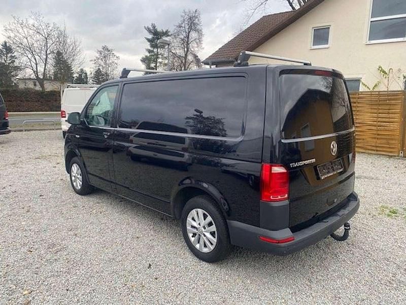 Gebraucht VW Transporter 150 PS (110 kW) 2019 Deep black perleffekt Van