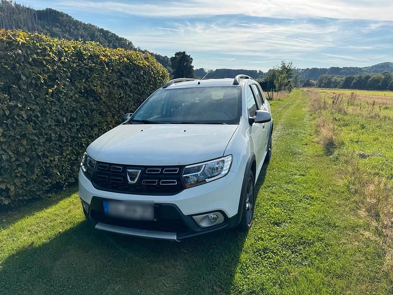 Weiß Gebraucht 2018 Dacia Logan MCV Stepway Kombi | 6.200 € (Guter Preis) - Bild 1/4