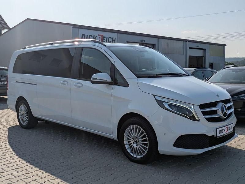 Bergkristallweiß metallic Gebraucht 2022 Mercedes V220 Edition Van / Kleinbus | 34.950 € (Guter Preis) - Bild 1/4