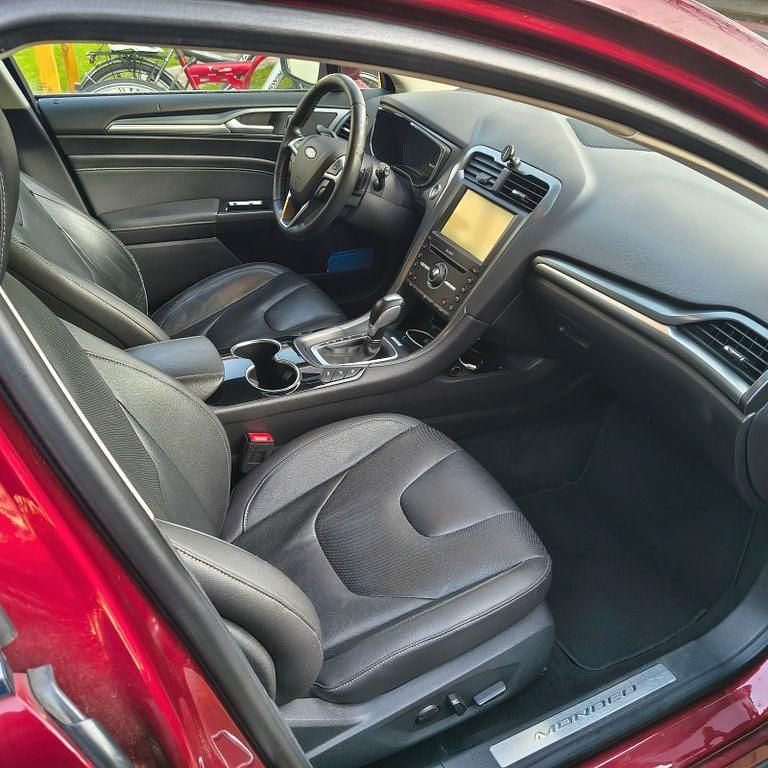 Gebraucht Ford Mondeo Titanium 150 PS (110 kW) 2015 Rot Limousine