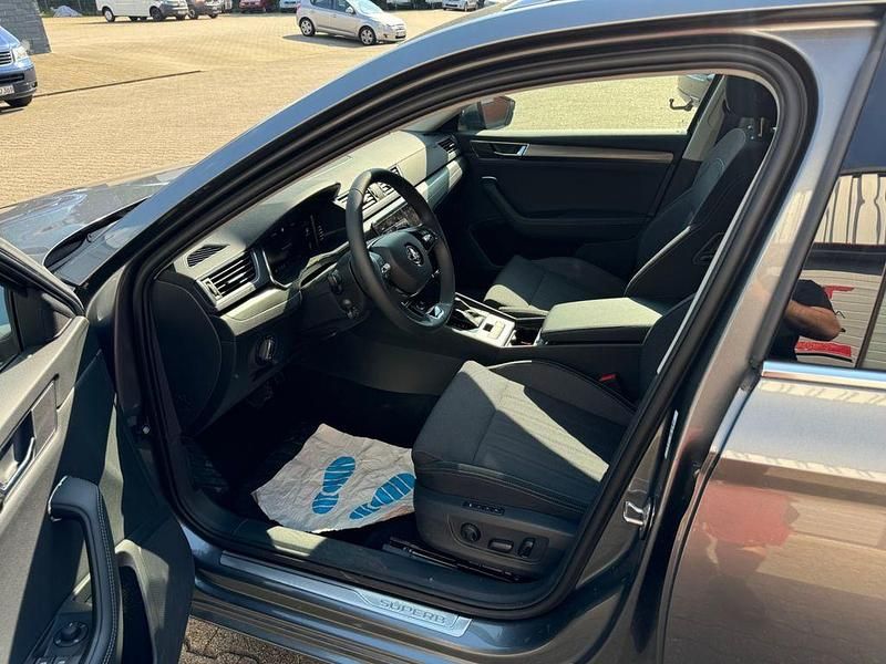 Gebraucht Skoda Superb Style 150 PS (110 kW) 2023 Grau Kombi