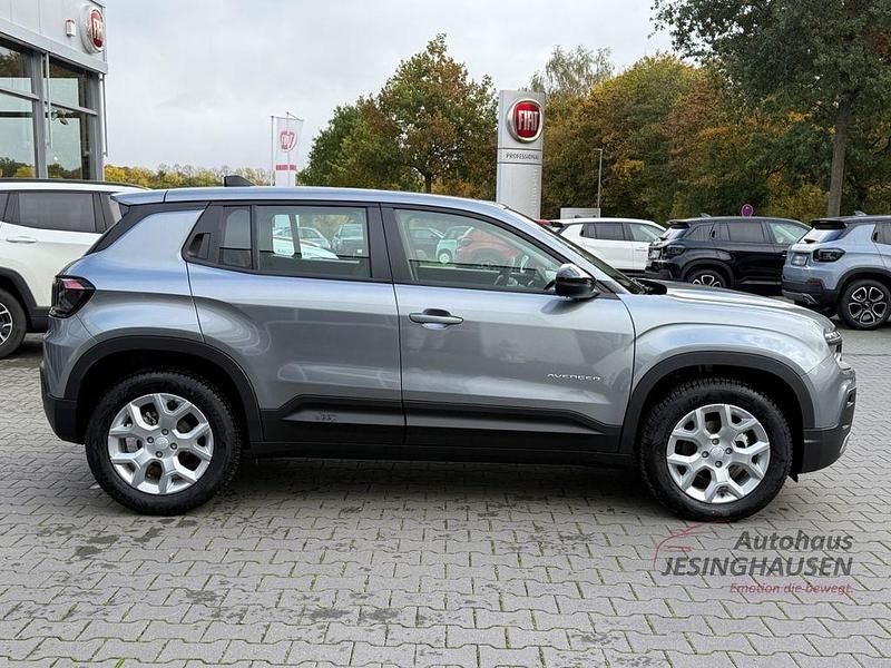 Neu Jeep Avenger 101 PS (74 kW) 2025 Grau SUV