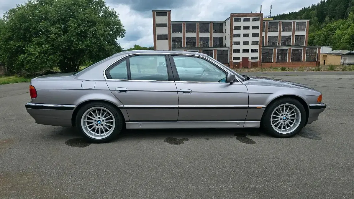 Gebraucht BMW 750 320 PS (235 kW) 1997 Silber Limousine