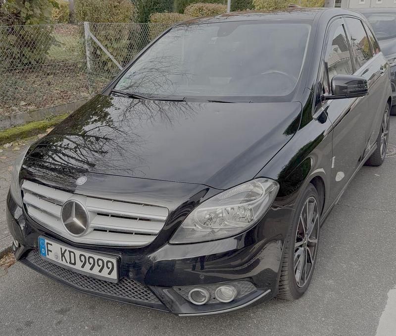Gebraucht Mercedes B200 136 PS (100 kW) 2012 Schwarz Van / Kleinbus