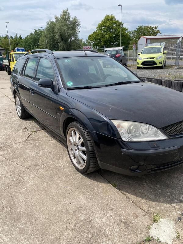 Schwarz Gebraucht 2002 Ford Mondeo Ghia Kombi | 750 € (Guter Preis) - Bild 1/4