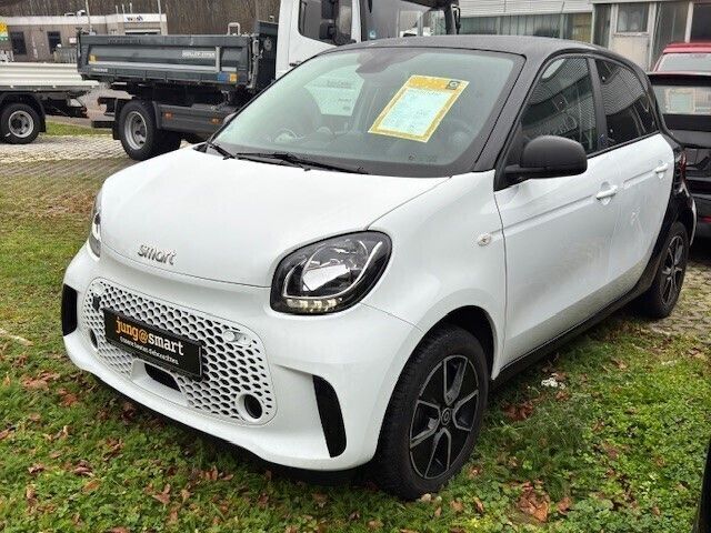Weiß Gebraucht 2021 Smart ForFour Electric Drive Limousine | 10.300 € (Etwas zu teuer) - Bild 1/4