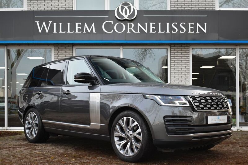 Grau Gebraucht 2020 Land Rover Range Rover Vogue SUV | 58.950 € - Bild 1/4