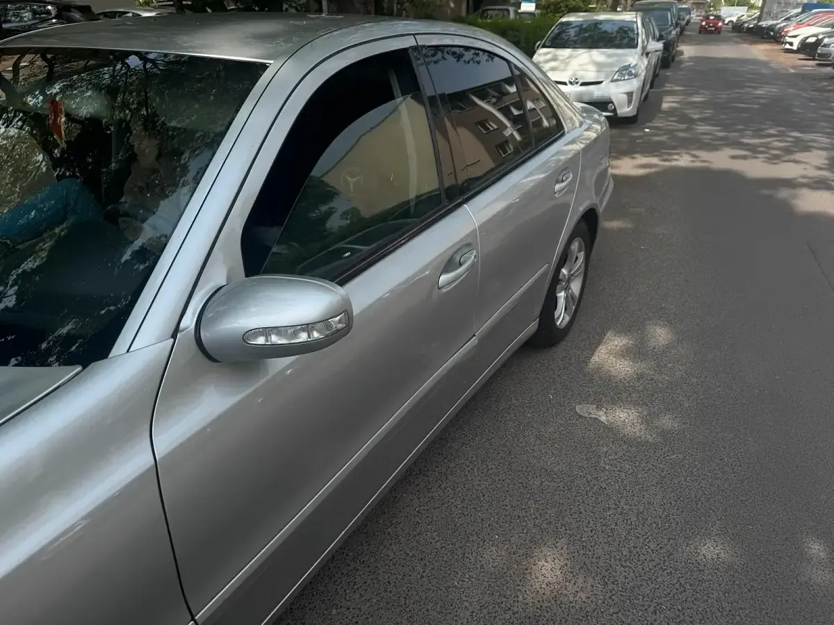 Gebraucht Mercedes E220 150 PS (110 kW) 2003 Schwarz Limousine