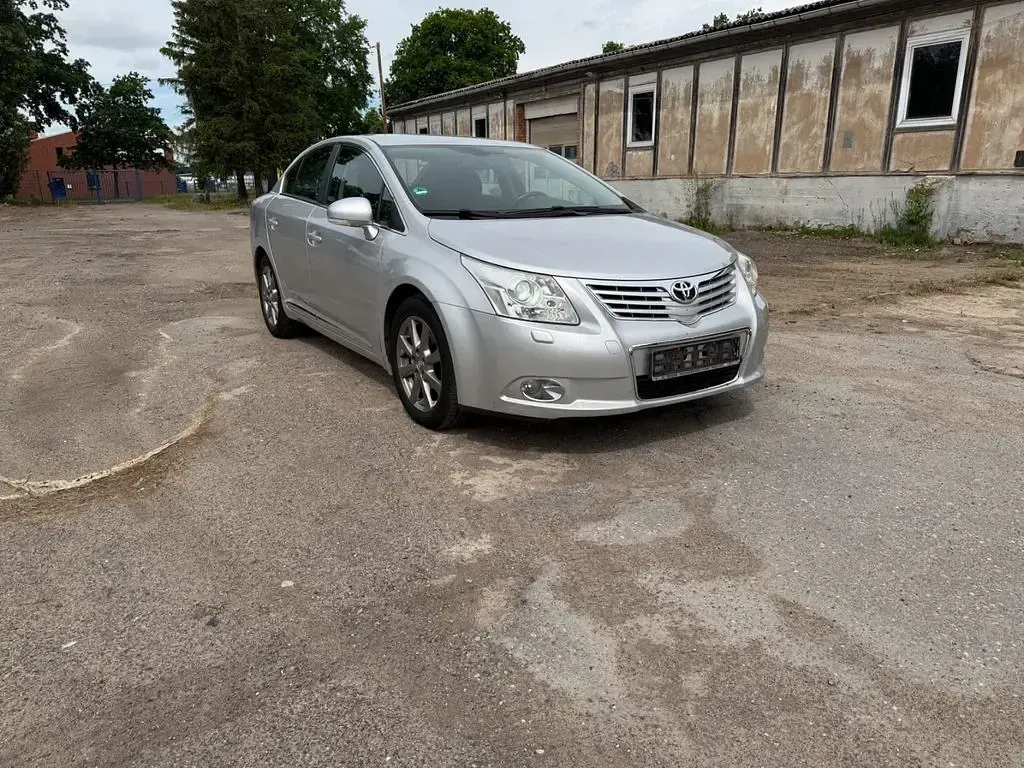 Gebraucht Toyota Avensis Sol 147 PS (108 kW) 2009 Silber Limousine