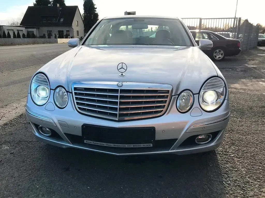 Second-hand Mercedes E220 170 CP (125 kW) 2006 Argintiu Berlinǎ