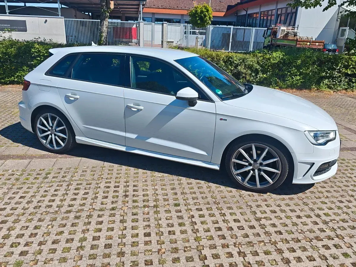 Gebraucht Audi A3 Sportback S-Line 125 PS (91 kW) 2015 Weiß Kleinwagen