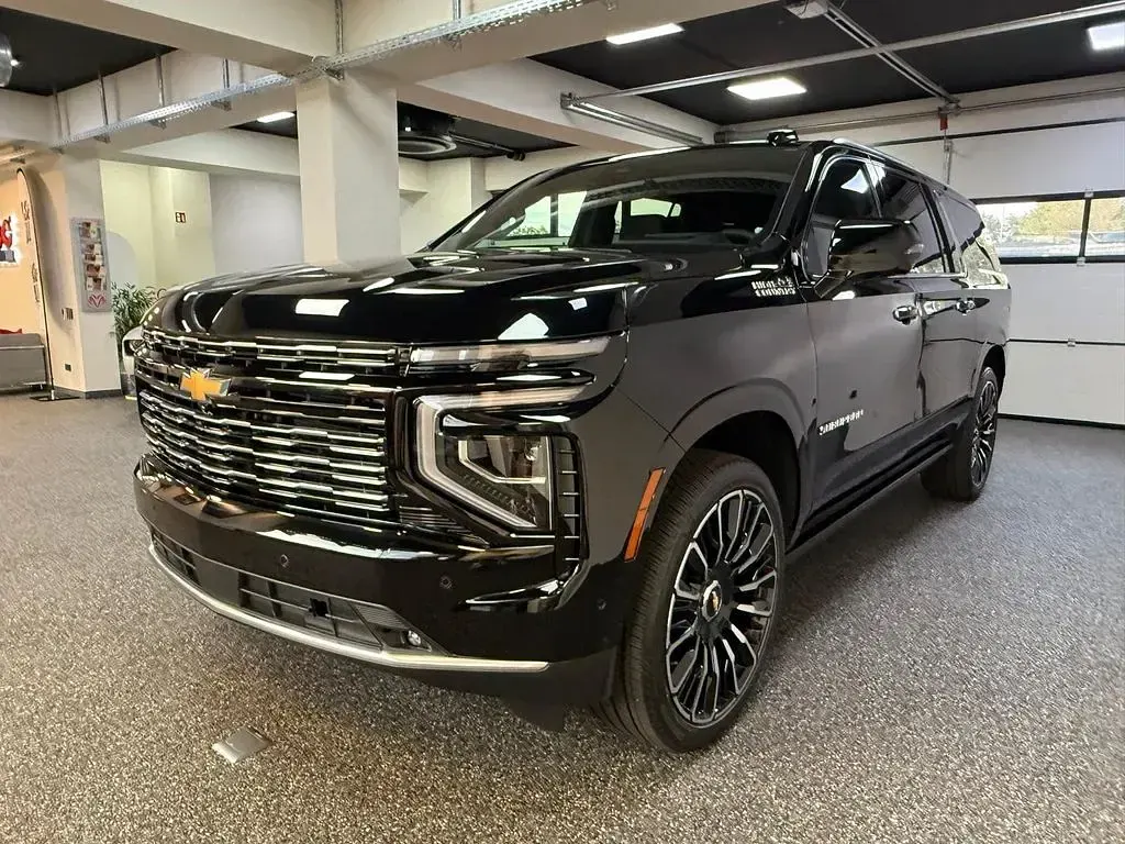 Neu Chevrolet Suburban 426 PS (313 kW) 2026 Schwarz SUV