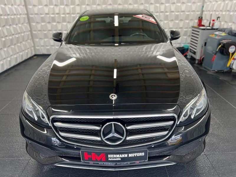 Gebraucht Mercedes E220 Avantgarde 194 PS (142 kW) 2020 Schwarz Limousine