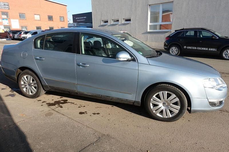 Gebraucht VW Passat Highline 140 PS (102 kW) 2005 Blau Limousine