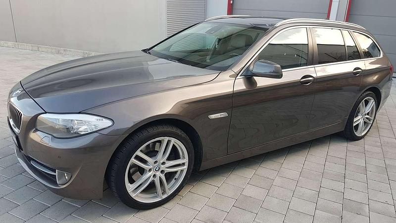 Havanna metallic Gebraucht 2011 BMW 530 Kombi | 12.000 € - Bild 1/4