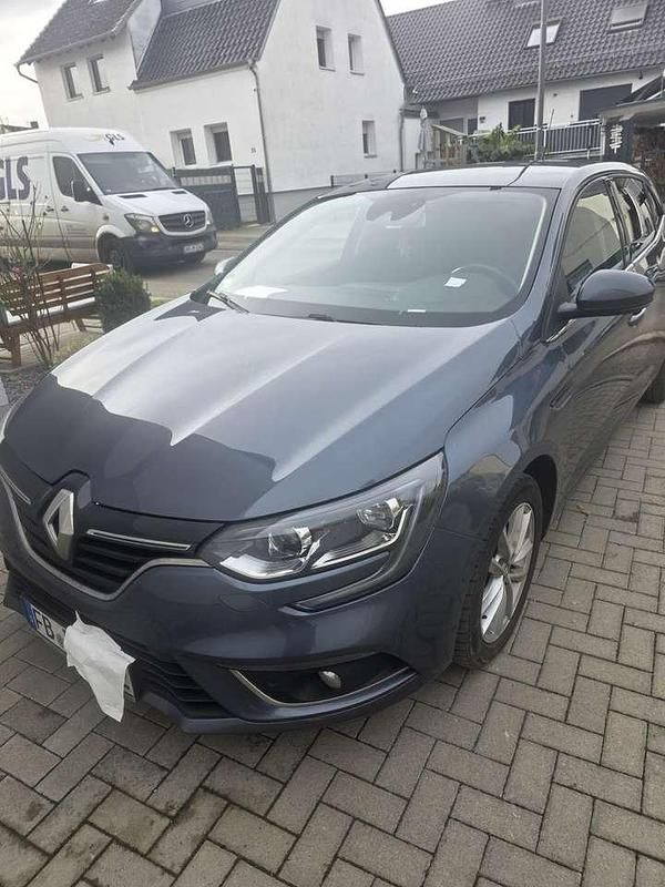 Grau Gebraucht 2018 Renault Mégane IV Experience Limousine | 11.000 € (Fairer Preis) - Bild 1/4