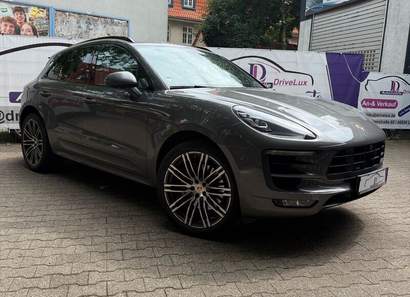 Grau Gebraucht 2018 Porsche Macan GTS Chrono SUV | 53.900 € (Etwas zu teuer) - Bild 1/4