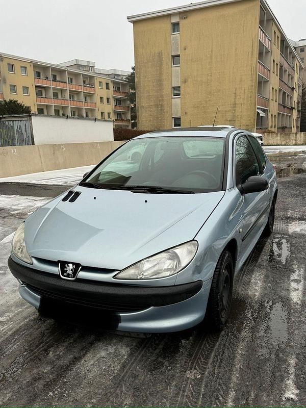 Gebraucht Peugeot 206 60 PS (44 kW) 2000 Silber Limousine