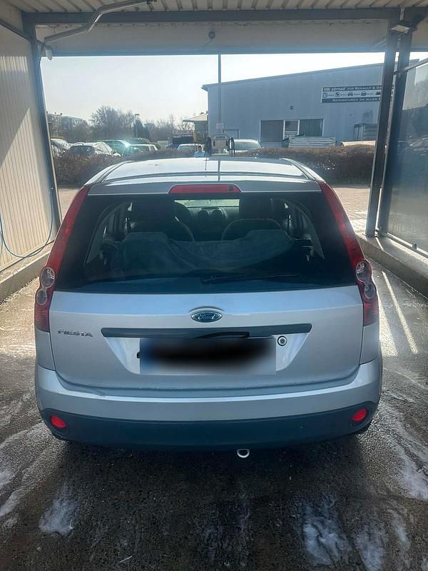Gebraucht Ford Fiesta 75 PS (55 kW) 2009 Silber Kleinwagen