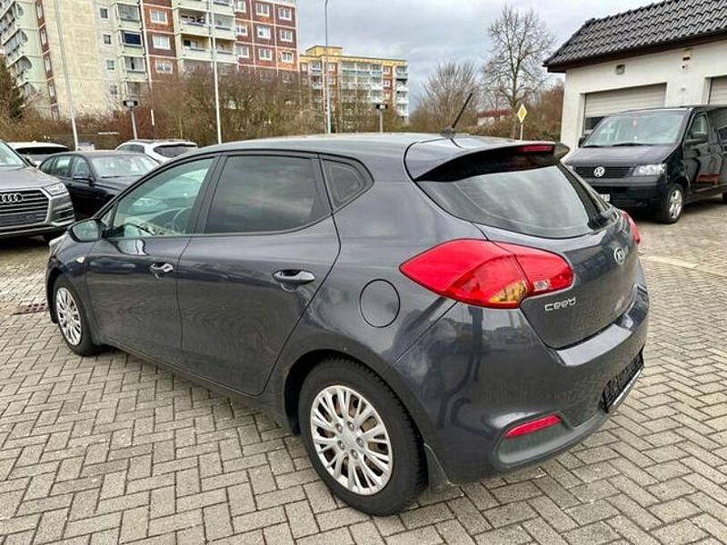 Gebraucht Kia Ceed 99 PS (72 kW) 2014 (e5b) dark gun metal Kleinwagen