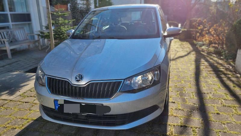 Silber Gebraucht 2015 Skoda Fabia Ambition Kleinwagen | 4.850 € (Fairer Preis) - Bild 1/4
