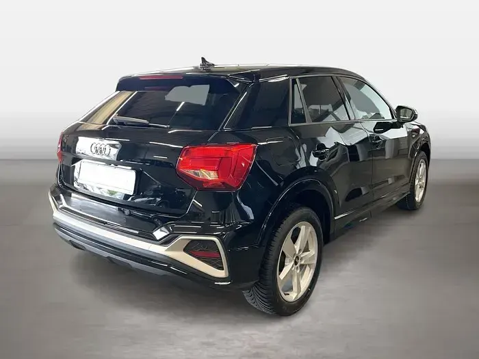 Używany Audi Q2 S-Line 110 KM (80 kW) 2023 Czarny SUV