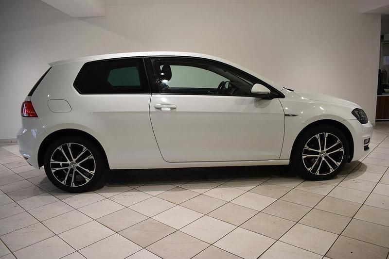 Gebraucht VW Golf VII LOUNGE 125 PS (91 kW) 2015 Weiß Limousine