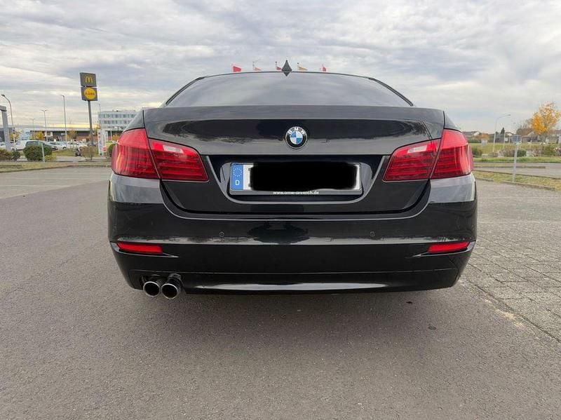 Gebraucht BMW 520 Sport Line 190 PS (139 kW) 2014 Schwarz Limousine