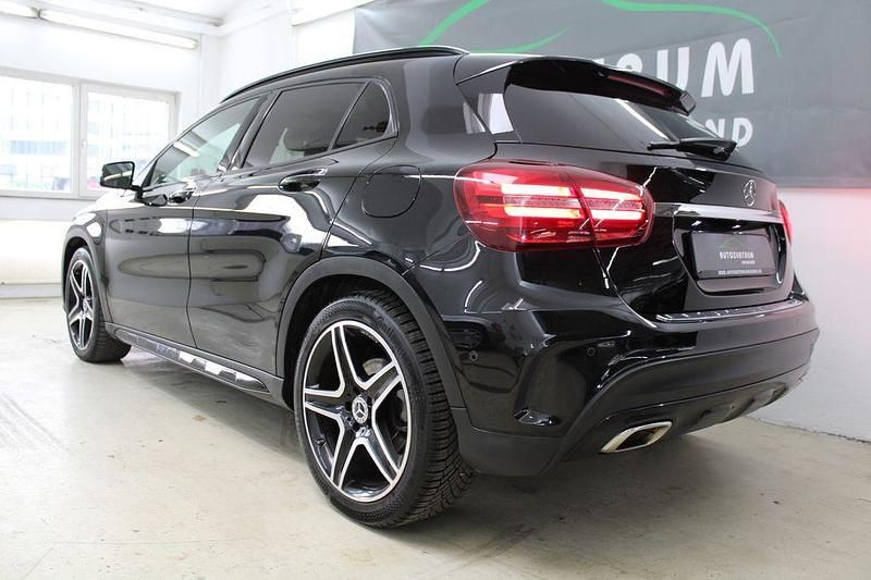 Gebraucht Mercedes GLA200 AMG line 136 PS (100 kW) 2018 Kosmosschwarz SUV