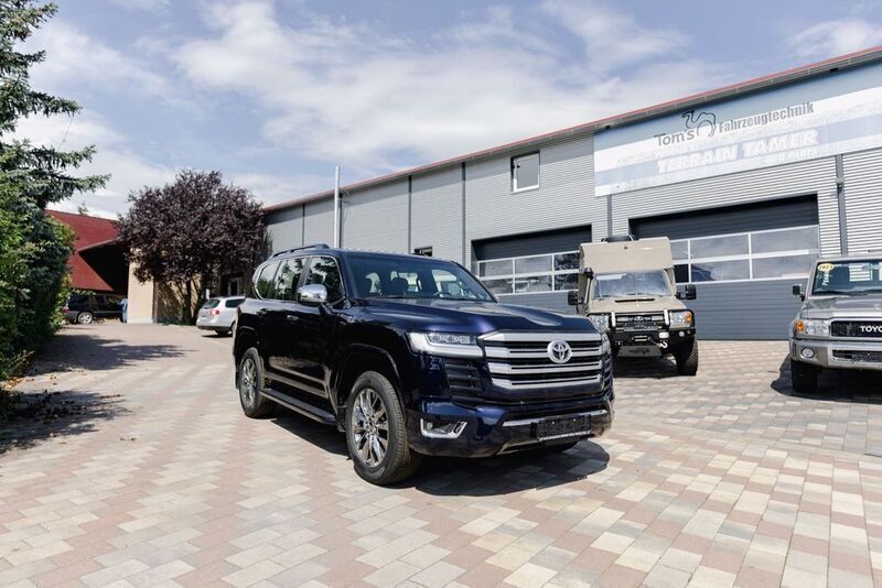 Blau Gebraucht 2024 Toyota Land Cruiser SUV | 136.700 € - Bild 1/4