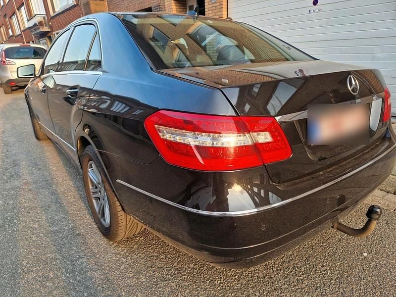 Gebraucht Mercedes E220 Avantgarde 170 PS (125 kW) 2009 Schwarz Limousine