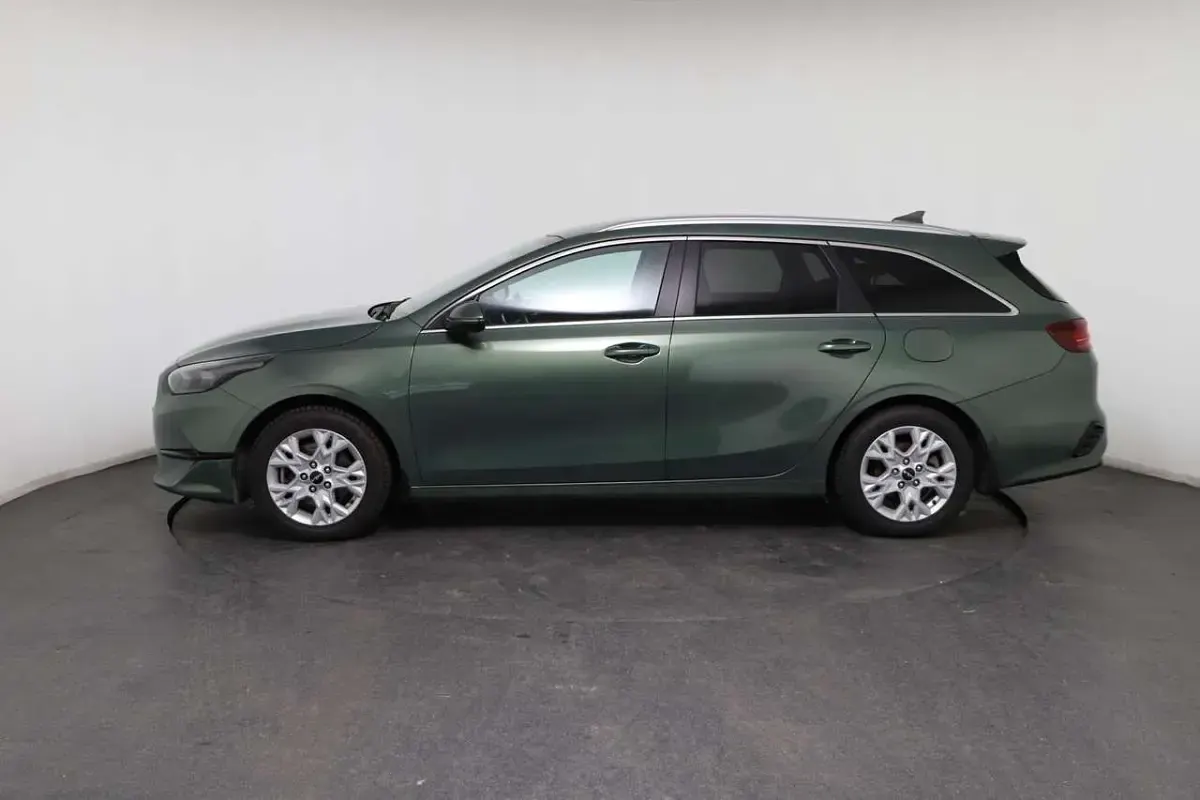 Gebraucht Kia Ceed Gold 160 PS (117 kW) 2024 Experience green Kleinwagen