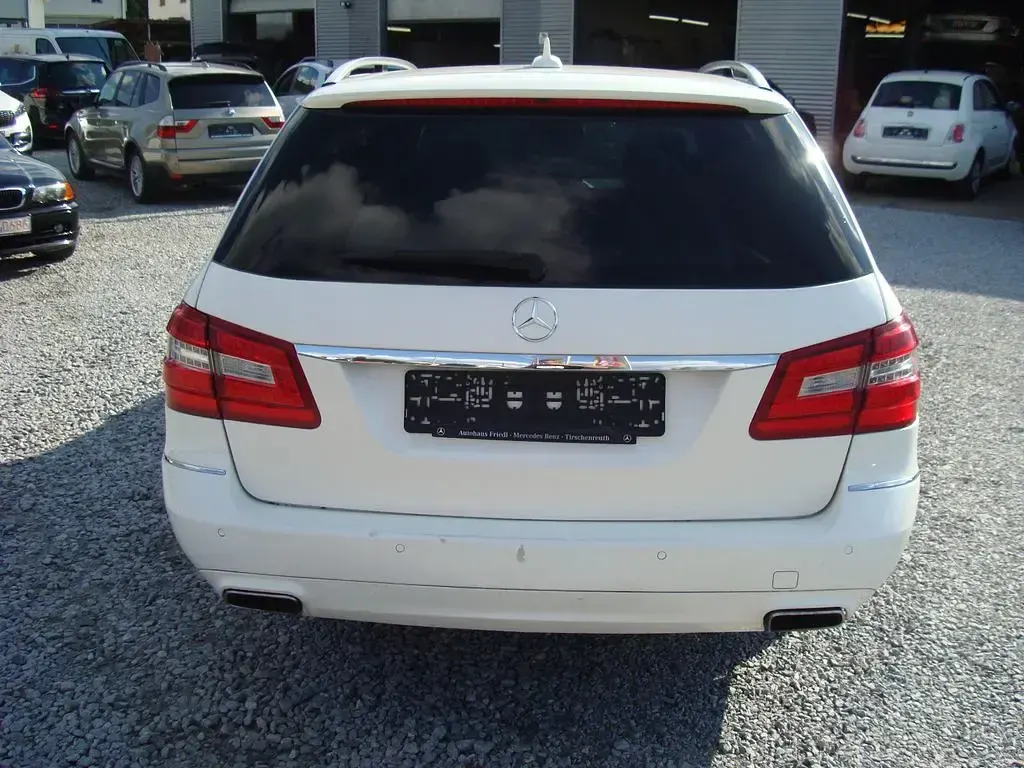 Gebraucht Mercedes E250 204 PS (150 kW) 2012 Weiß Kombi