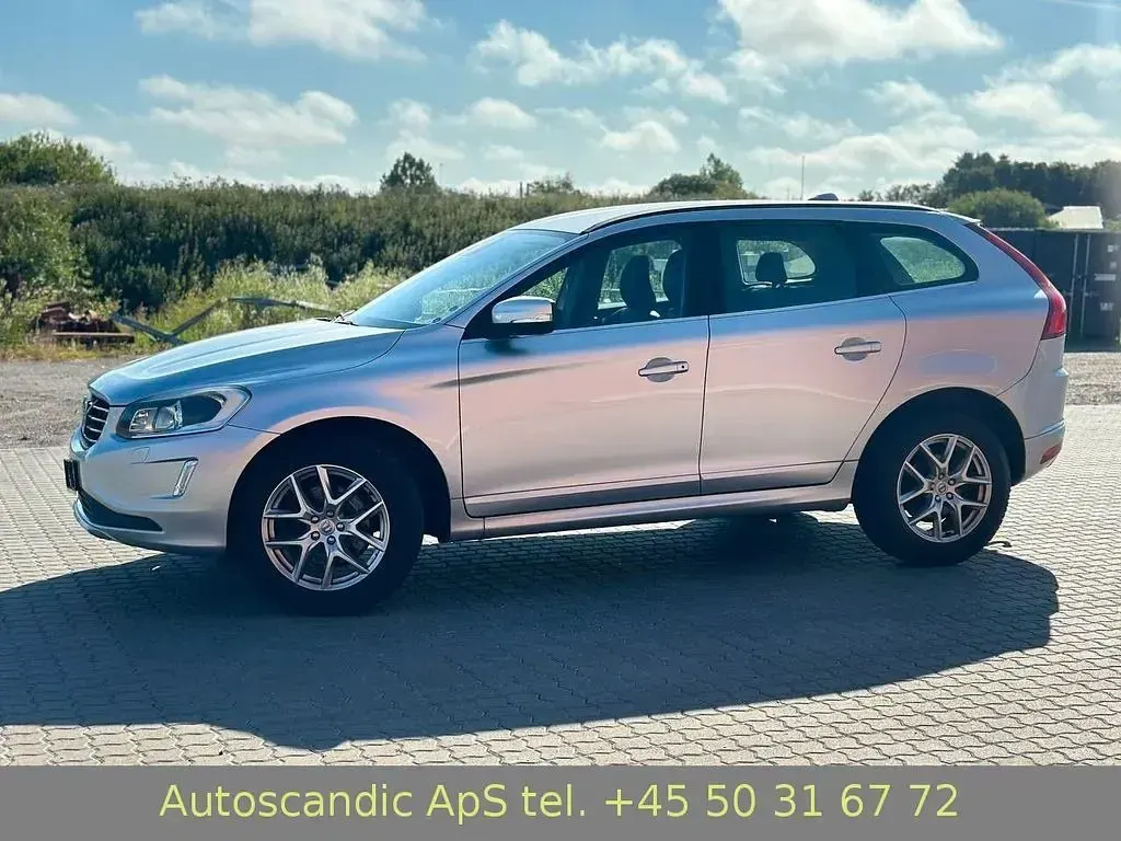 Gebraucht Volvo XC60 Momentum 190 PS (139 kW) 2015 Silber SUV