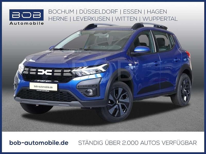 Ironblau metallic (blau) Gebraucht 2025 Dacia Sandero Expression Limousine | 17.888 € - Bild 1/4