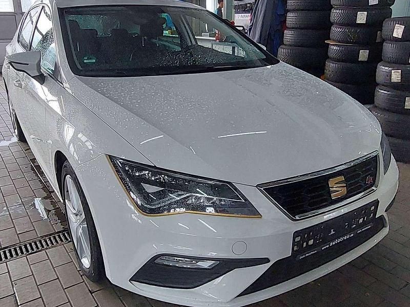 "candy" weiss Gebraucht 2017 Seat Leon FR Sport Kleinwagen | 11.000 € (Fairer Preis) - Bild 1/4