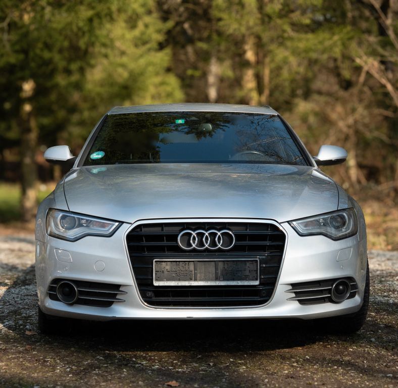 Silber Gebraucht 2013 Audi A6 Ambiente Kombi | 9.500 € - Bild 1/4