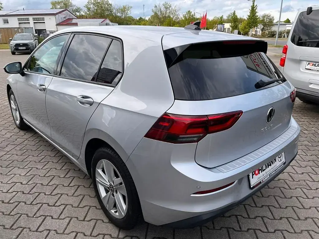 Gebraucht VW Golf VIII Life 150 PS (110 kW) 2023 Silber Limousine