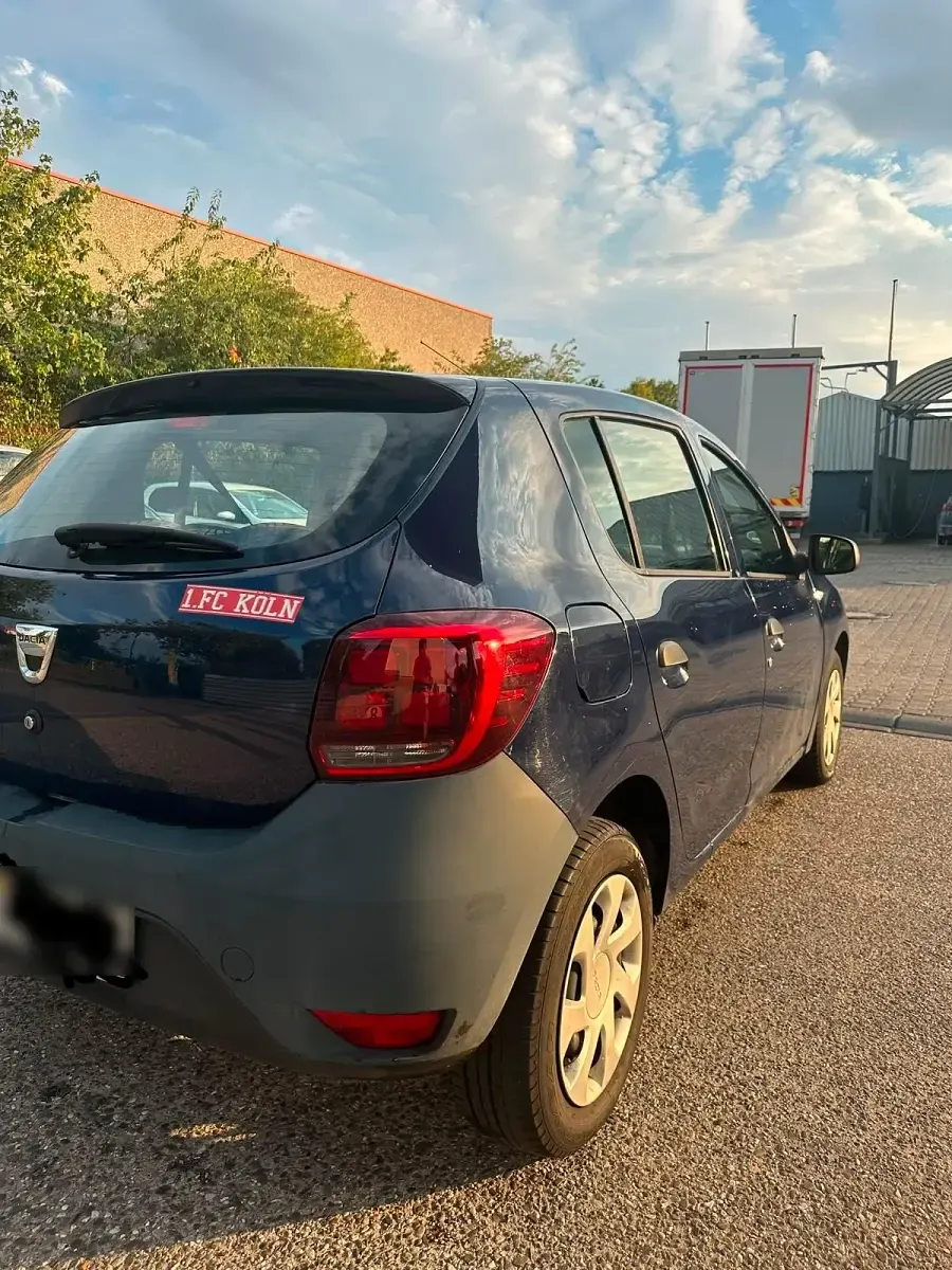 Gebraucht Dacia Sandero 73 PS (53 kW) 2017 Blau Kleinwagen