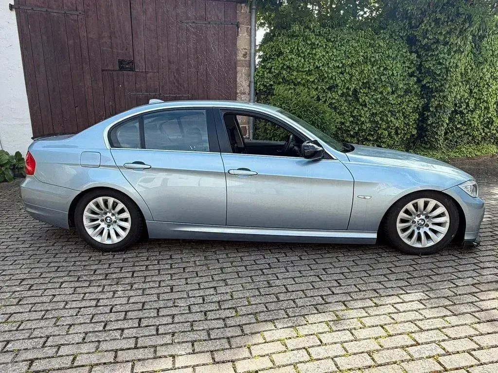 Gebraucht BMW 325 218 PS (160 kW) 2008 Blau Limousine