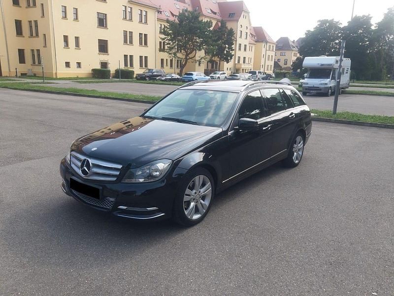 Schwarz Gebraucht 2013 Mercedes C180 Kombi | 10.000 € (Fairer Preis) - Bild 1/4