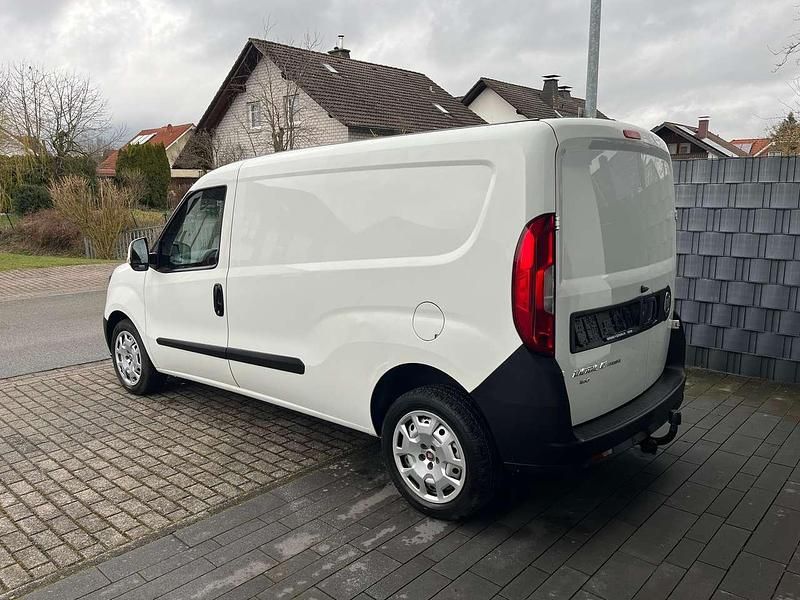 Gebraucht Fiat Doblò 120 PS (88 kW) 2018 Weiß Van / Kleinbus